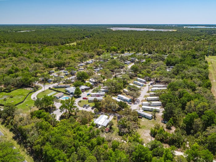 Aurora Acres Mobile Home Park in Inglis, FL - Veuwr Aerials